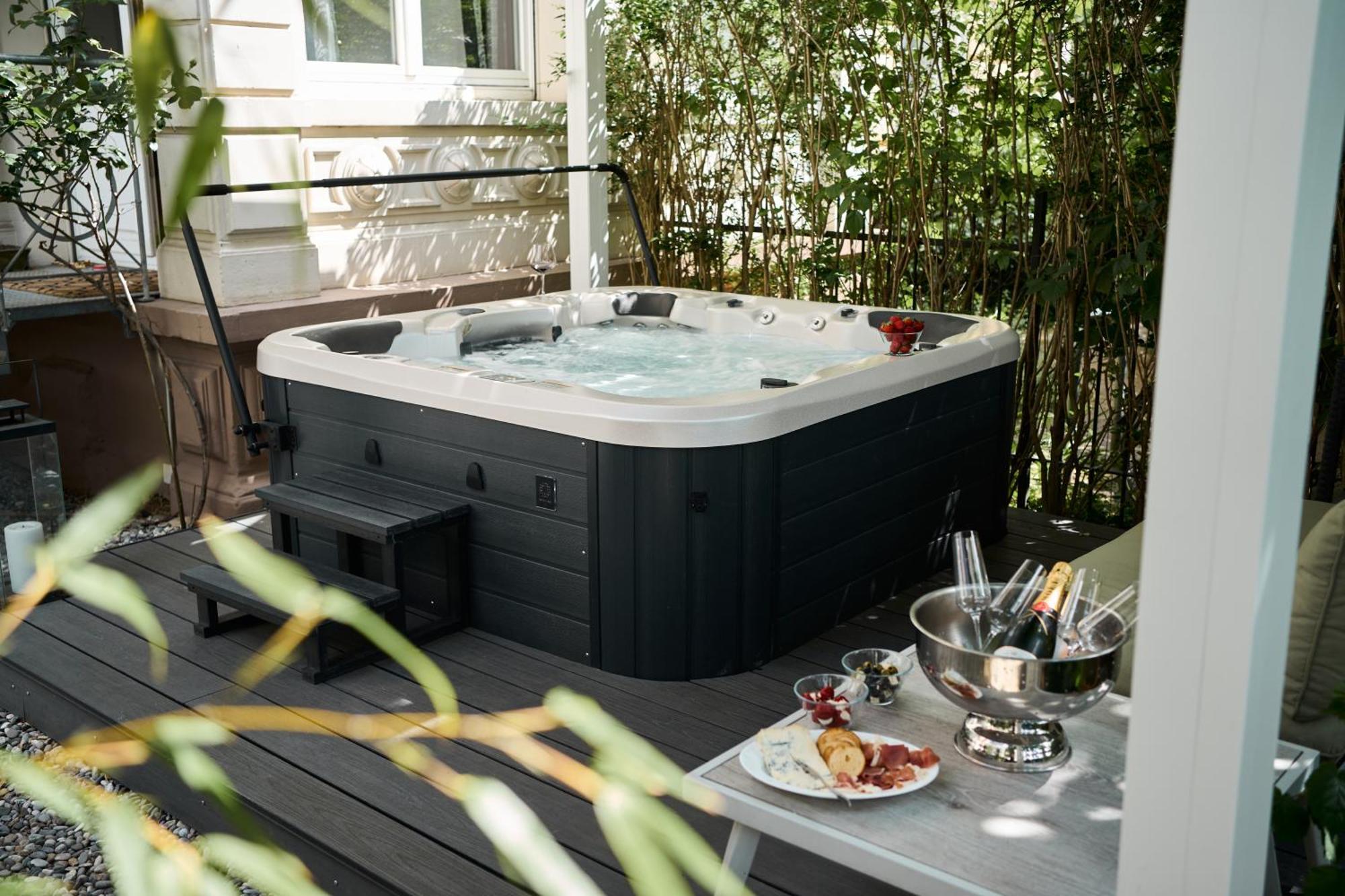 Historical Luxury Homes - Stadtvilla Mit Jacuzzi Und Garten 弗赖堡 外观 照片